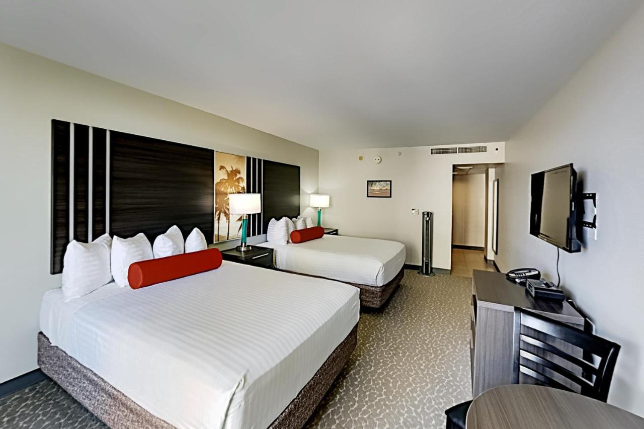 Апартаменты Aqua Palms Waikiki Ocean View Lanai Parking Included Гонолулу Экстерьер фото