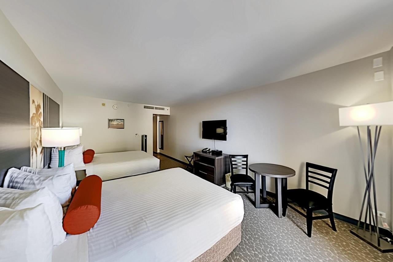 Апартаменты Aqua Palms Waikiki Ocean View Lanai Parking Included Гонолулу Экстерьер фото