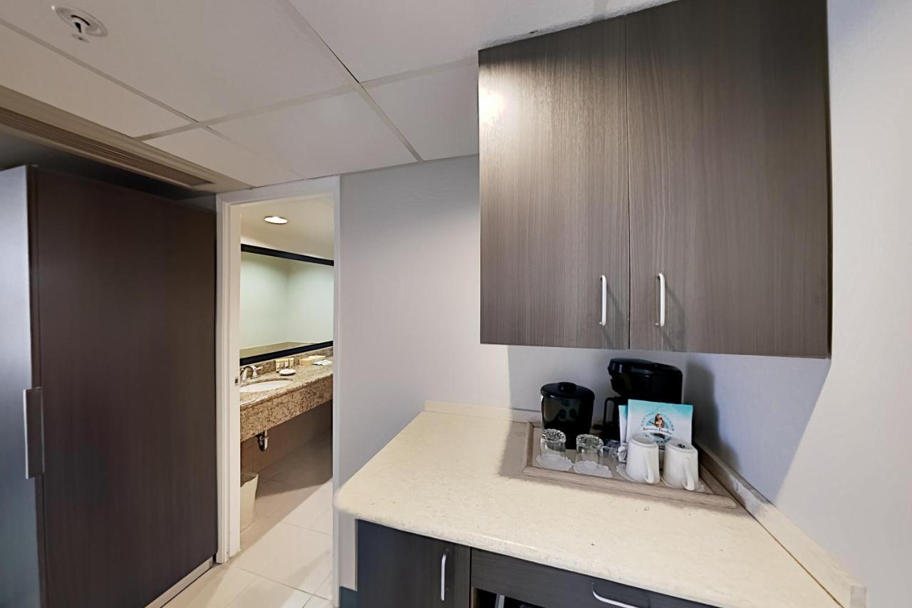 Апартаменты Aqua Palms Waikiki Ocean View Lanai Parking Included Гонолулу Экстерьер фото