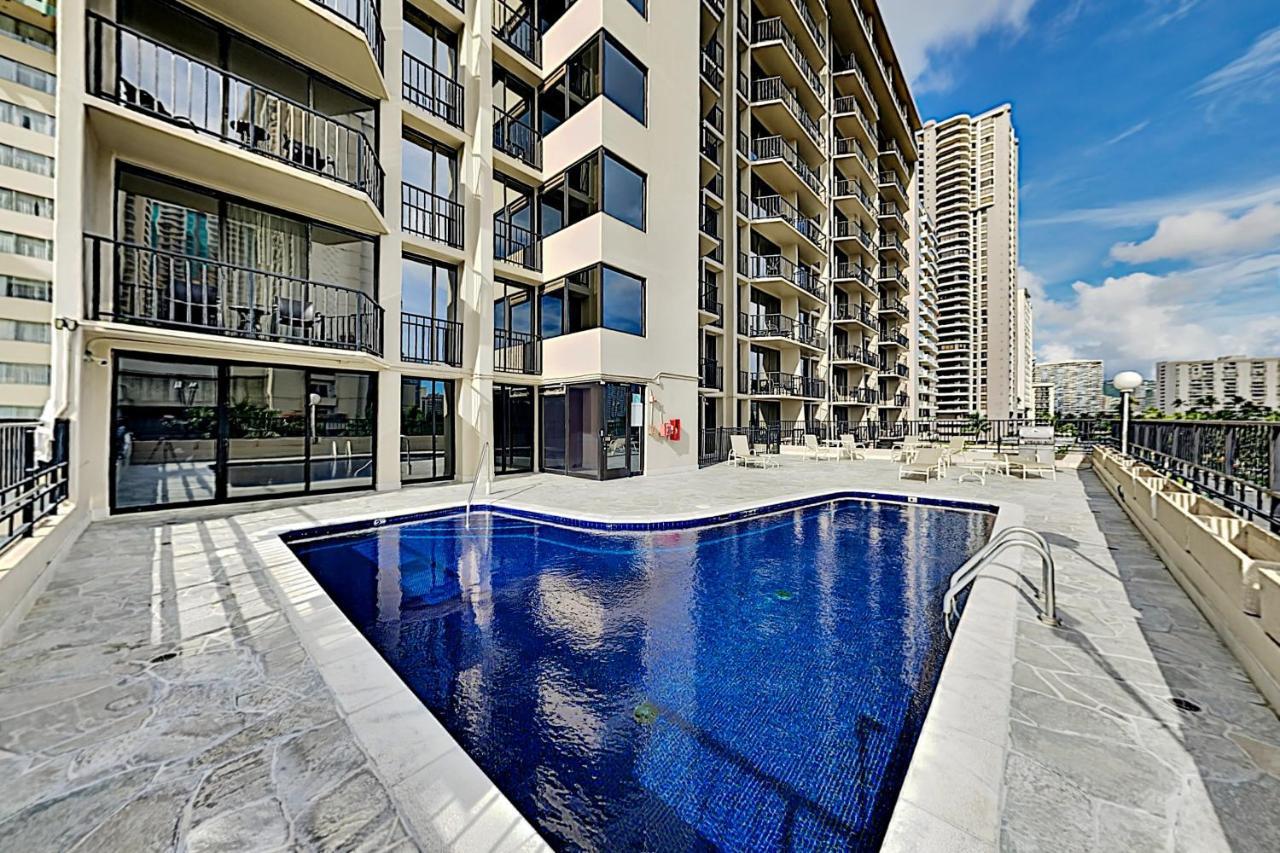 Апартаменты Aqua Palms Waikiki Ocean View Lanai Parking Included Гонолулу Экстерьер фото