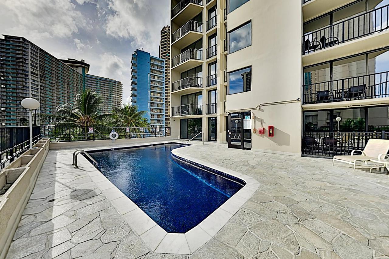 Апартаменты Aqua Palms Waikiki Ocean View Lanai Parking Included Гонолулу Экстерьер фото