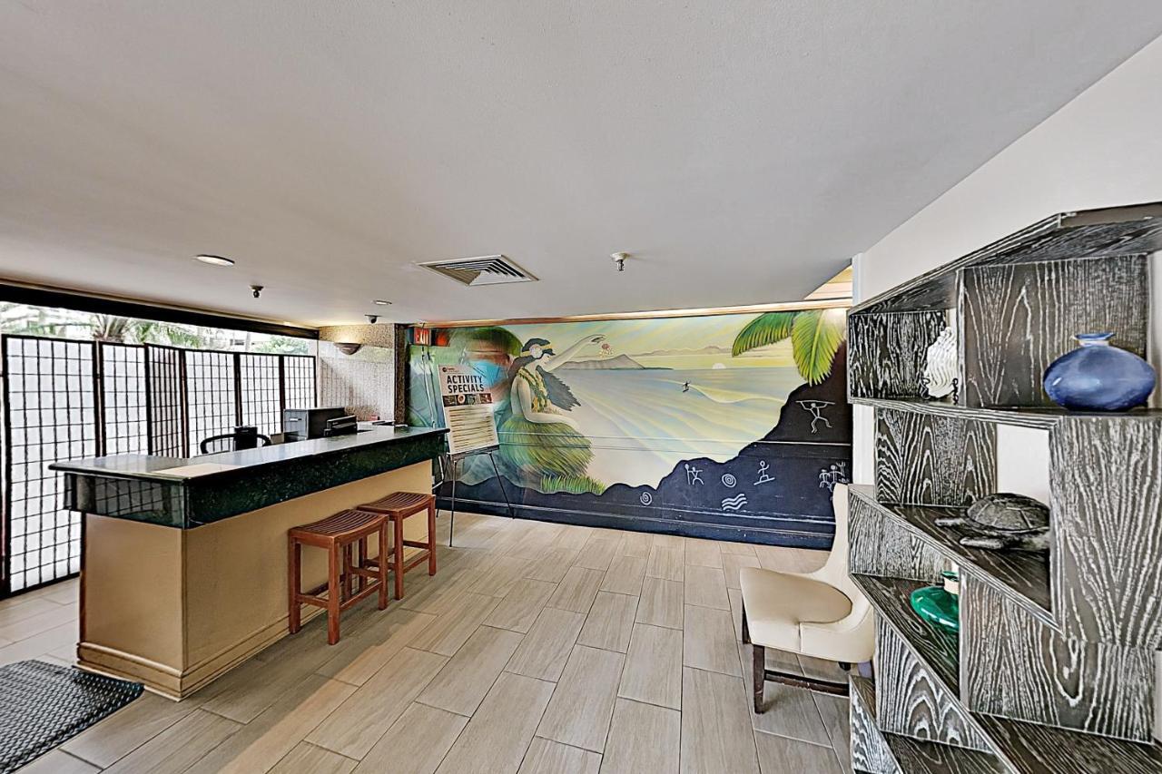Апартаменты Aqua Palms Waikiki Ocean View Lanai Parking Included Гонолулу Экстерьер фото