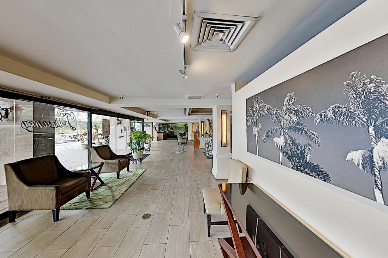 Апартаменты Aqua Palms Waikiki Ocean View Lanai Parking Included Гонолулу Экстерьер фото