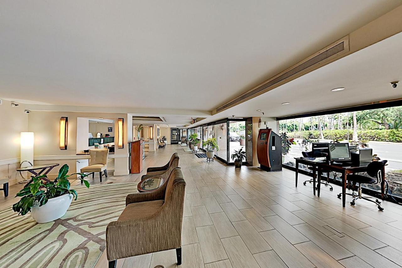 Апартаменты Aqua Palms Waikiki Ocean View Lanai Parking Included Гонолулу Экстерьер фото
