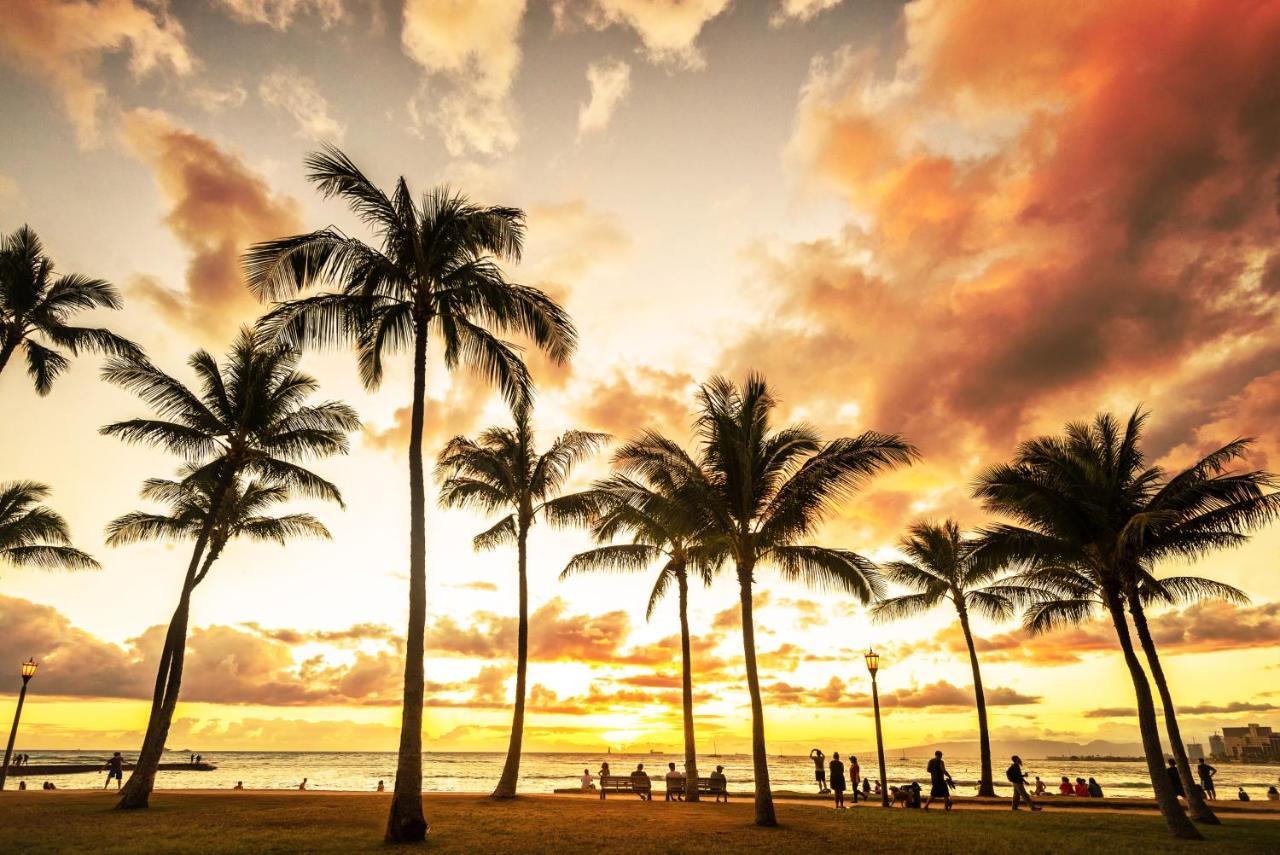 Апартаменты Aqua Palms Waikiki Ocean View Lanai Parking Included Гонолулу Экстерьер фото